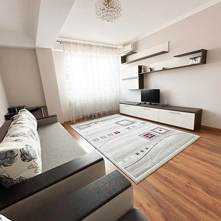 Bright & Quiet 2Room Apartment In City Center Chisinau Luaran gambar